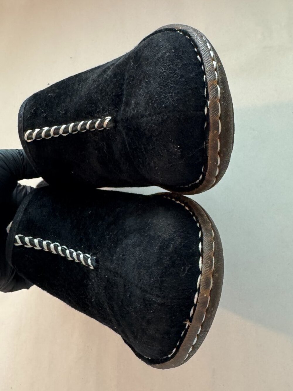 UGG Australia Slippers Women's Size 6 Black F8007D Leather & Genuine Sheepskin - Picture 5 of 13